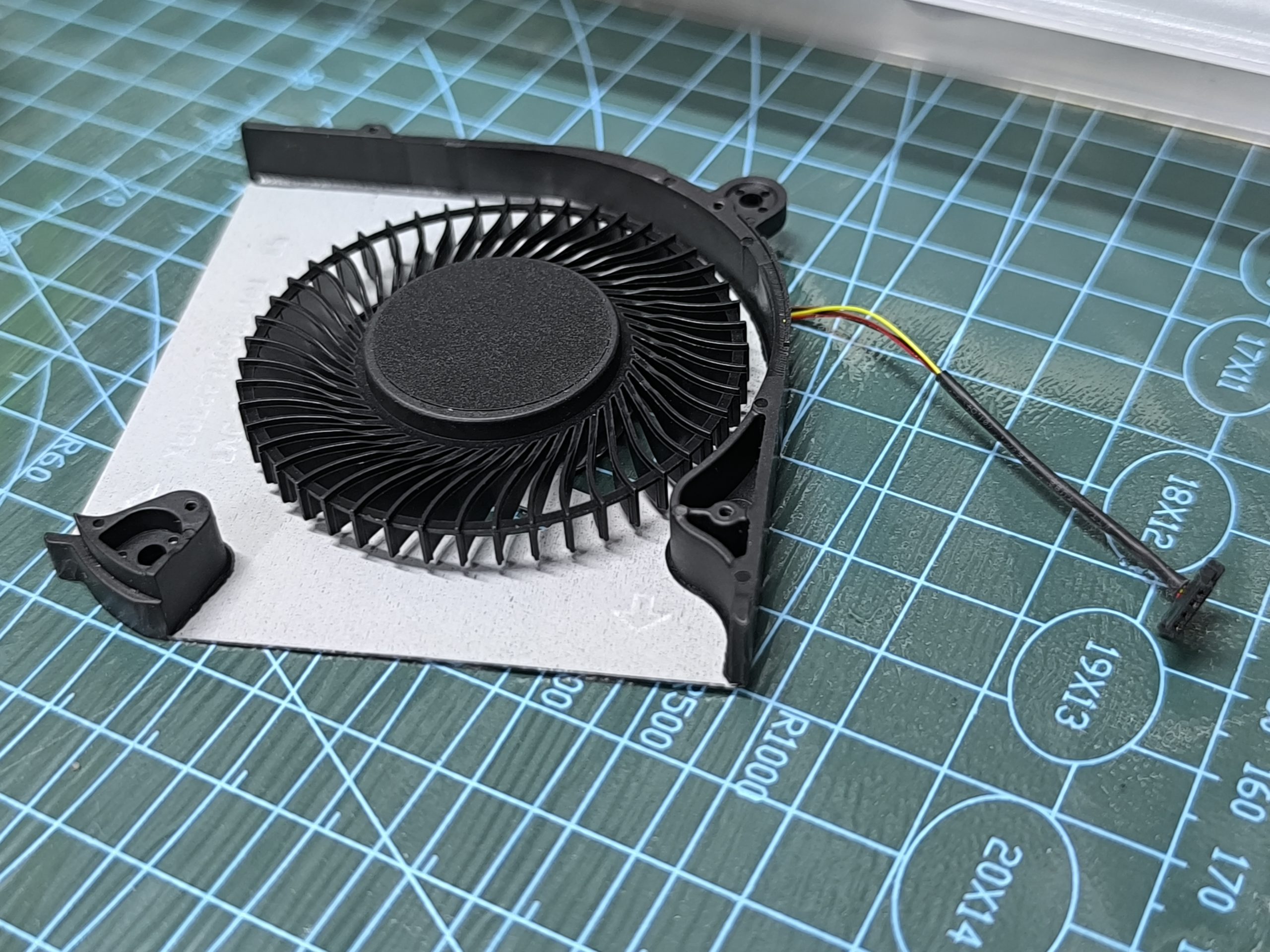 Nowe wentylatory i wyczyszczony układ chłodzenia w Acer A715-74G