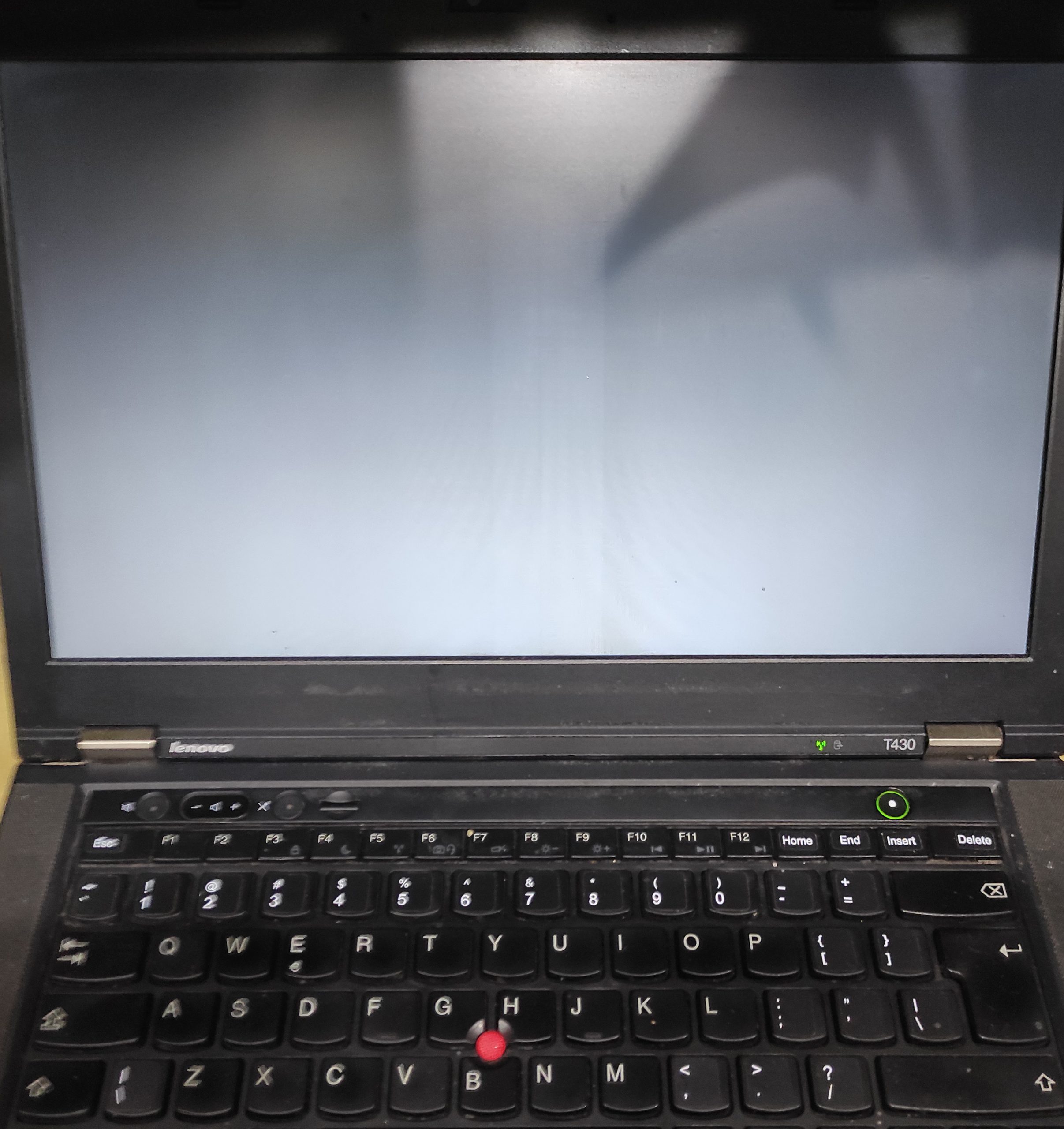 Laptop z migającym ekranem – typowe symptomy