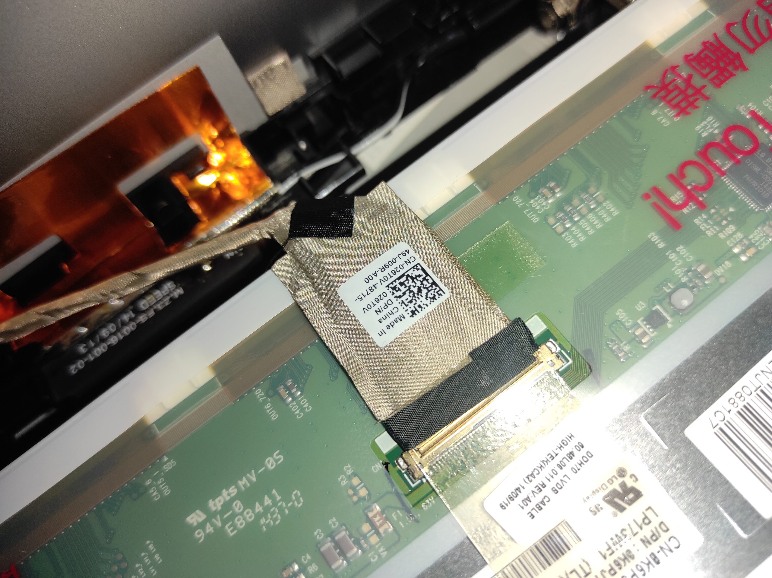 Taśma matrycy laptopa – częsty powód migotania