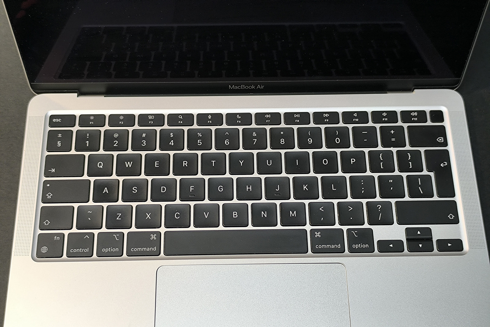 Laptop po zalaniu – nie działa klawiatura i touchpad, serwis komputerowy Zielona Góra