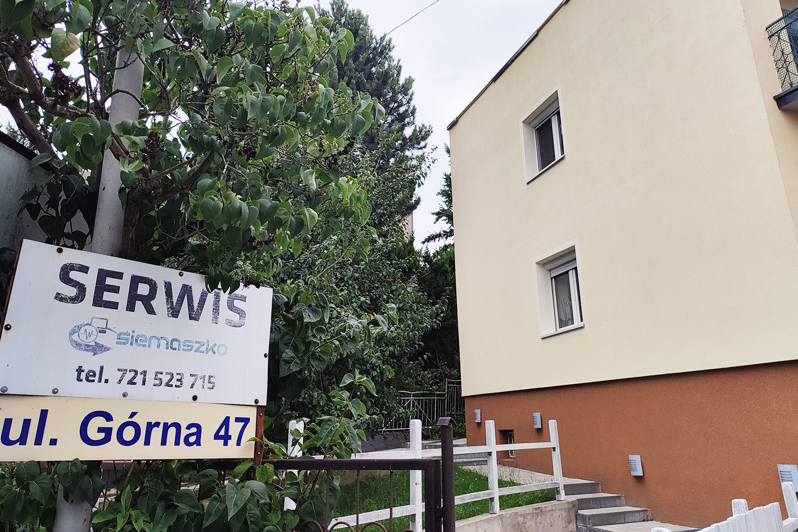 Wejście do punktu modernizacji komputerów w Zielonej Górze