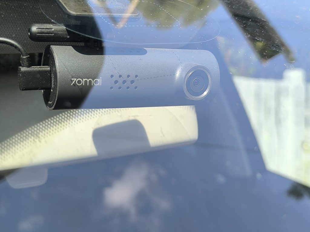 Kamera samochodowa 70mai na szybie auta – odzyskiwanie nagrań z karty microSD w Zielonej Górze